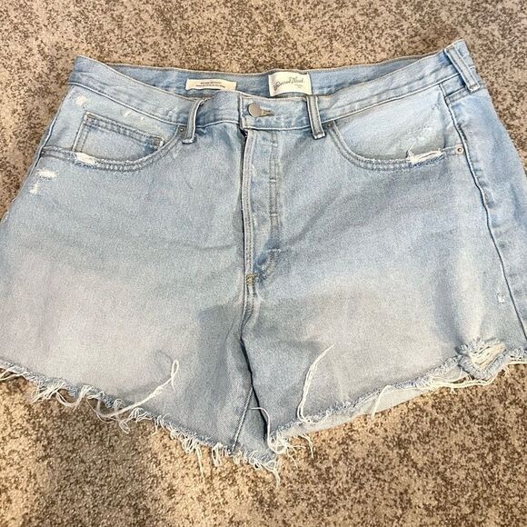 Universal Thread Mid Rise 90’s Baggy Jean Shorts 14 - Picture 1 of 7